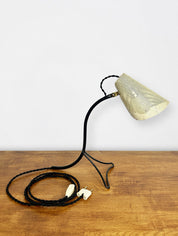 Lampe de table moderniste